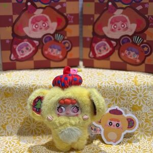 CUTE YELLOW MIGO TROUBLE MAKER WITH CUTE HAT & SPECIAL EYES KEYRING